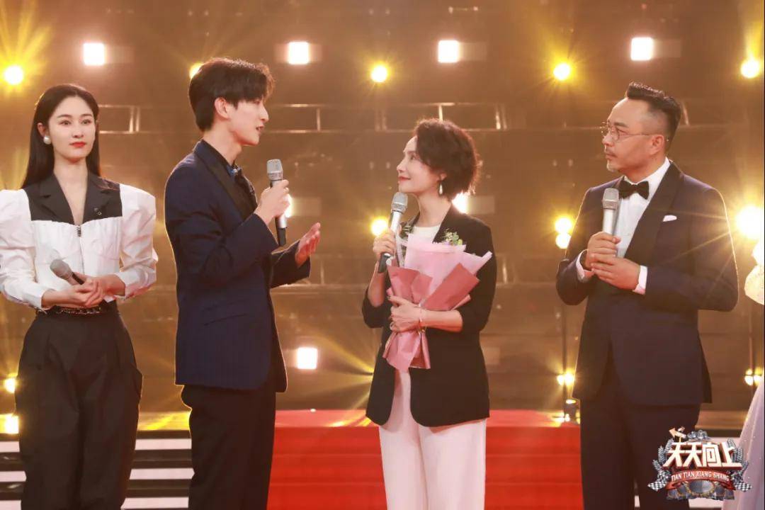 父亲|《天天向上》如何致敬“中国记者”？