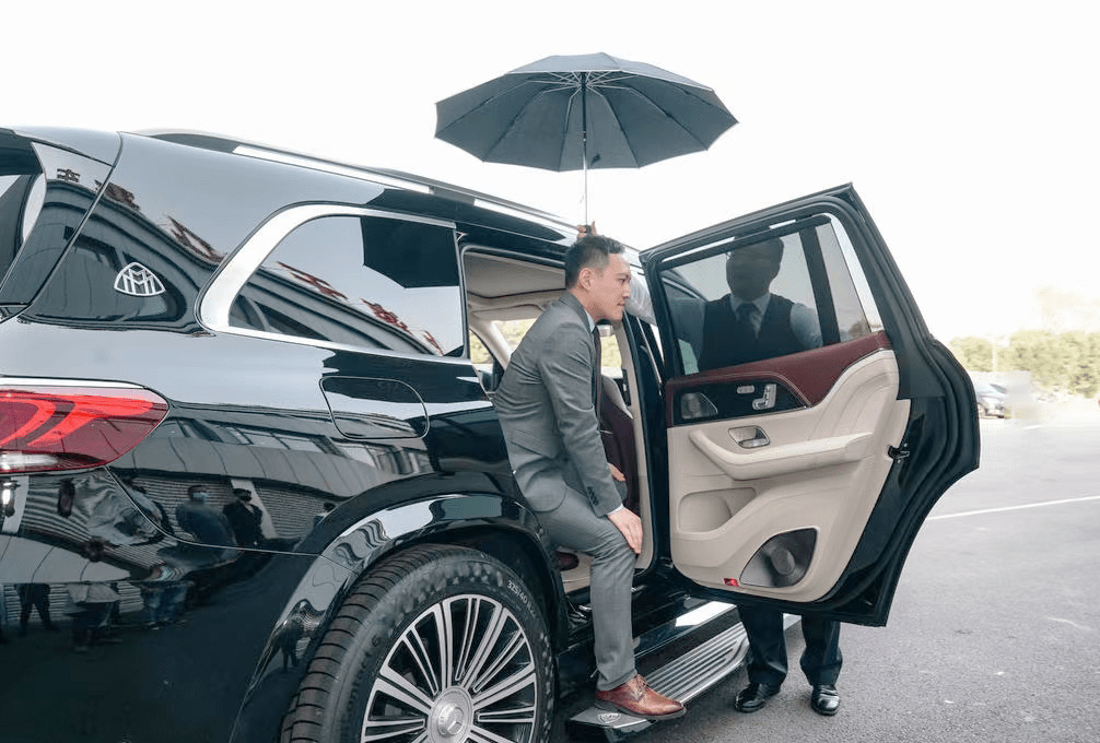 如何成为优秀的顶级豪车迈巴赫的私人司机?