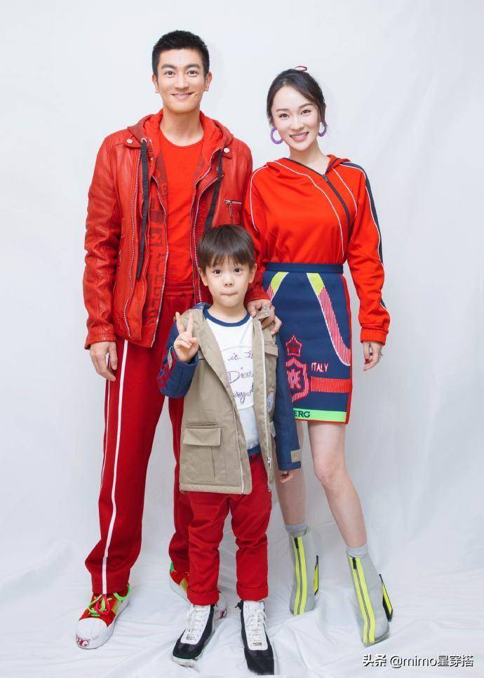 感觉 一家三口登春晚，霍思燕比小5岁的杜江还年轻，却被儿子呆萌抢镜