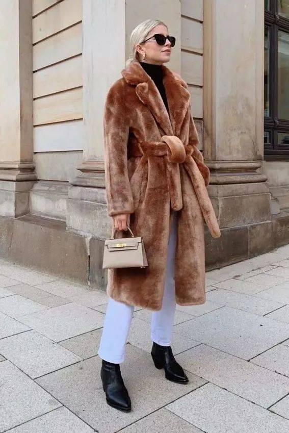 灯芯绒 别再穿高跟鞋了,奶奶裤+短靴才是今年秋冬最流行!