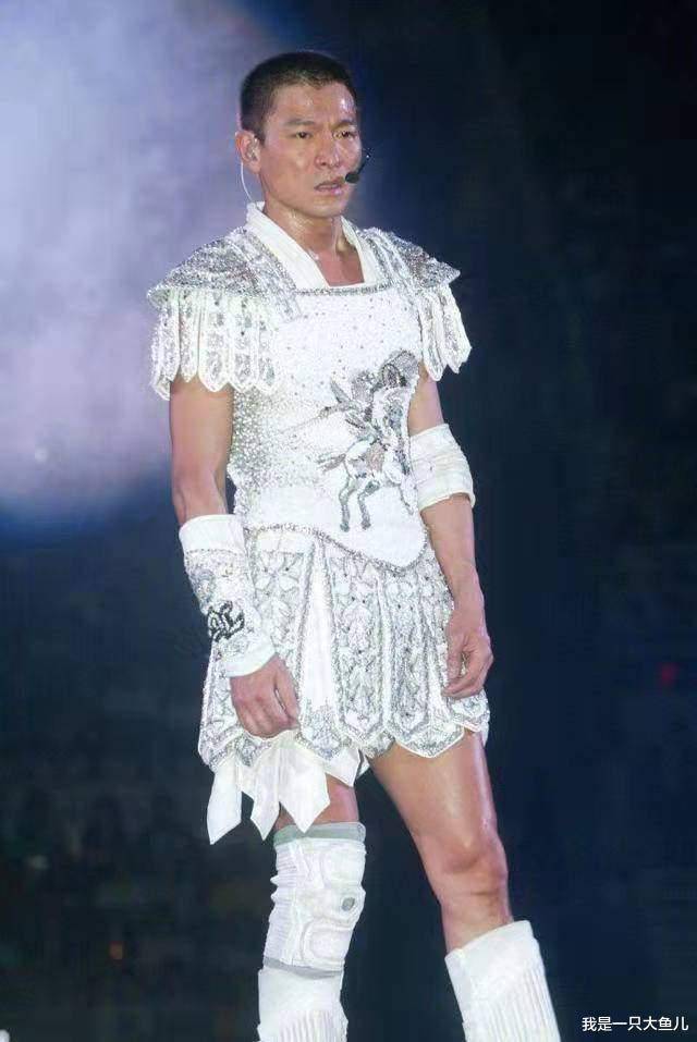 郭富城 明星造型能有多奇葩！刘德华露背装领先时代，陈奕迅有点辣眼睛