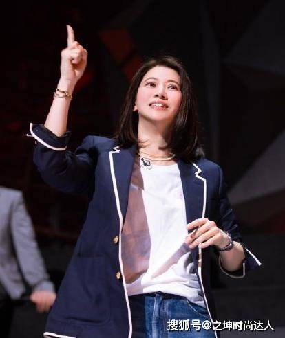 袁咏仪 一套穿搭比较森女文艺风，适合温柔优雅的女孩子