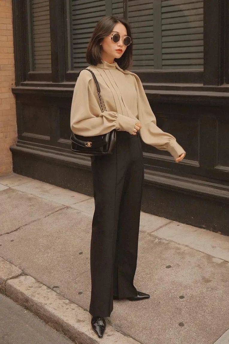 灯芯绒 别再穿高跟鞋了，奶奶裤+短靴才是今年秋冬最流行！