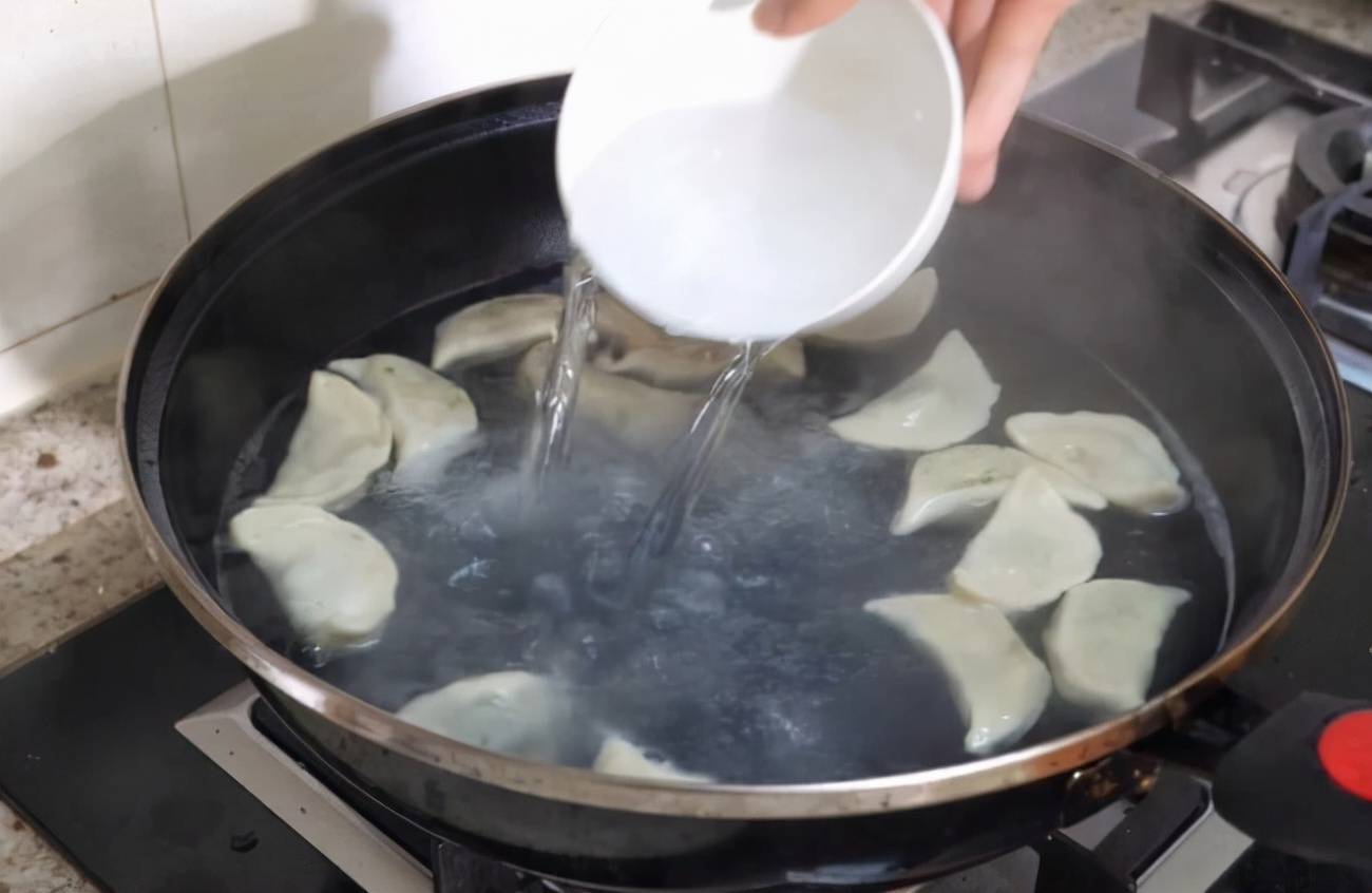 原創同樣是煮餃子蓋蓋煮和不蓋蓋煮區別大學會在煮不吃虧