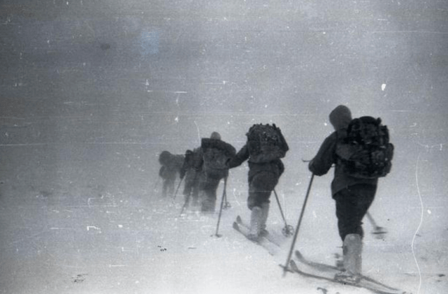 离奇的登山事故，9名登山者全部惨死，61年后才找到真相