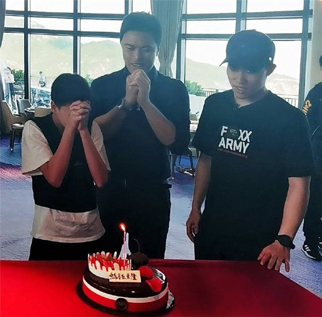 跳水|全红婵太逗!别人过生日她反客为主当寿星,想贪吃蛋糕有师兄监督