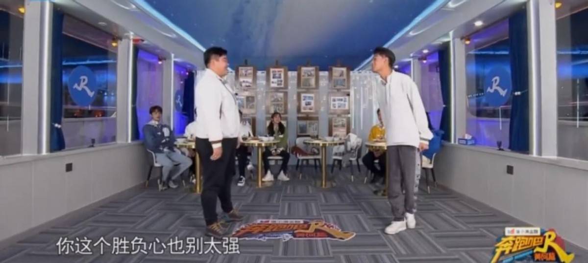 邓超|新《跑男》出现邓超海报,邓超和李晨连线,baby一声哥让粉丝泪奔!