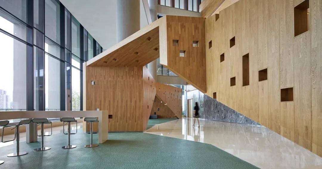 总说国内办公室太low？国内知名大厂第一个不服！