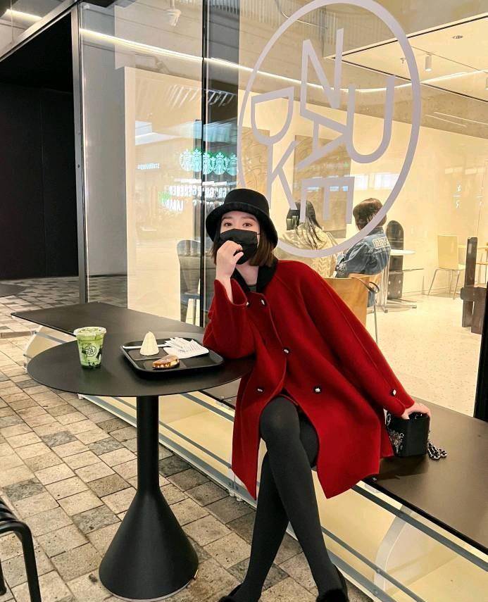 黑色 冬天穿搭显瘦不臃肿，只需记住一点，让你美美地度过冬天