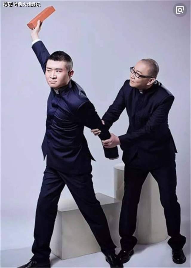 听完苗阜的讽刺,张玉浩反手就给了他一巴掌,这还不算,紧接着又是一