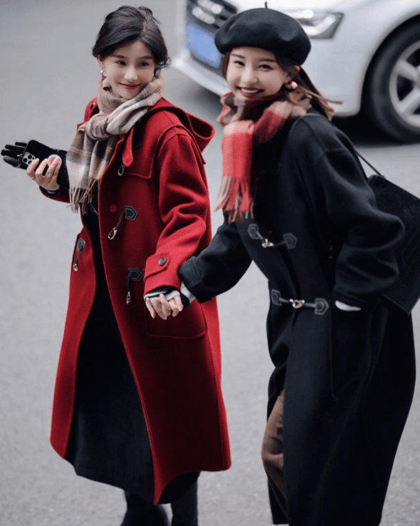 姐妹 冬天了怎么穿？建议和姐妹安排上“闺蜜装”，出街回头率百分百！