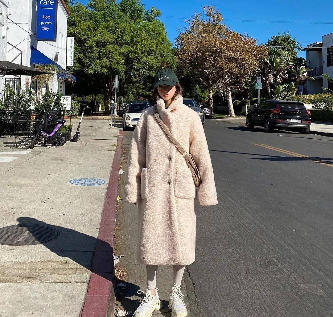 姐妹 今冬流行“靴子+阔腿裤,卫衣+羽绒服”,这么穿活该你美!