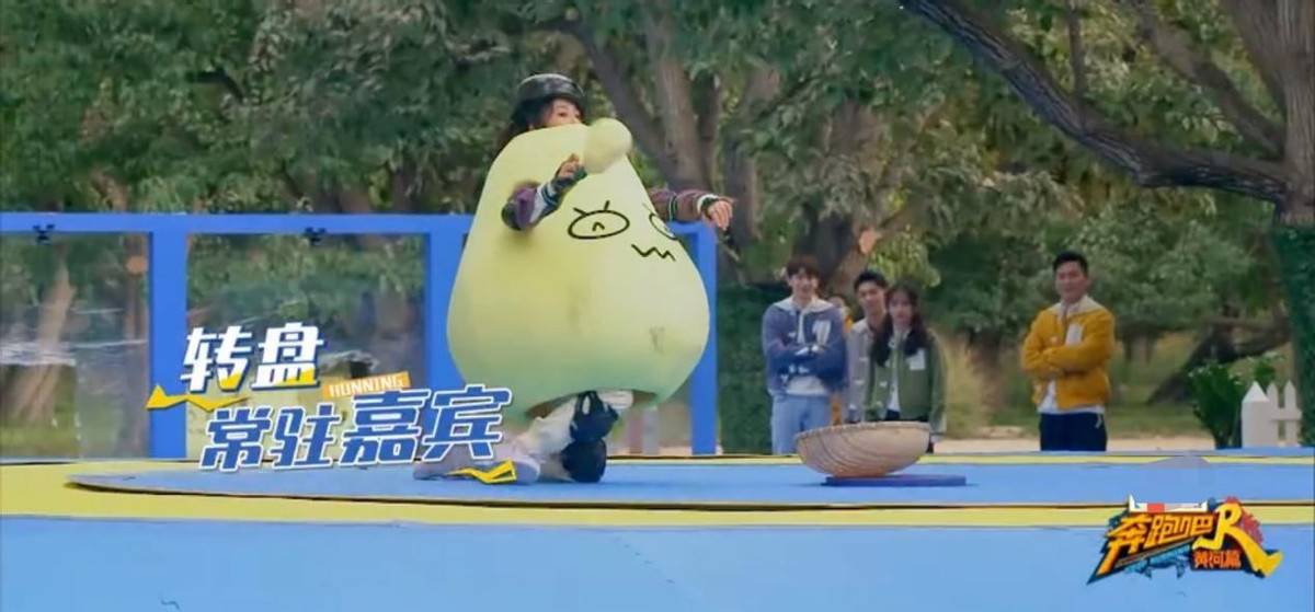 邓超|新《跑男》出现邓超海报,邓超和李晨连线,baby一声哥让粉丝泪奔!