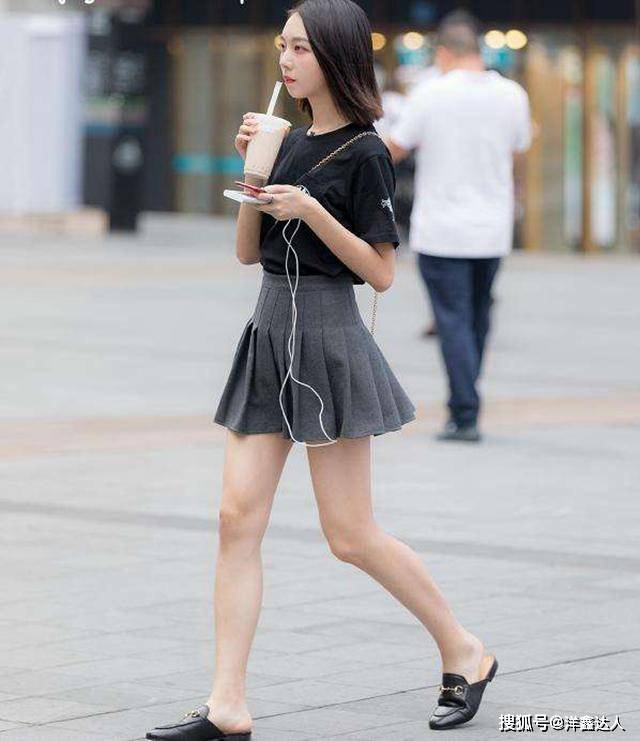 "百褶裙"穿对了原来这么女神?今年流行这么搭,青春洋气又显瘦