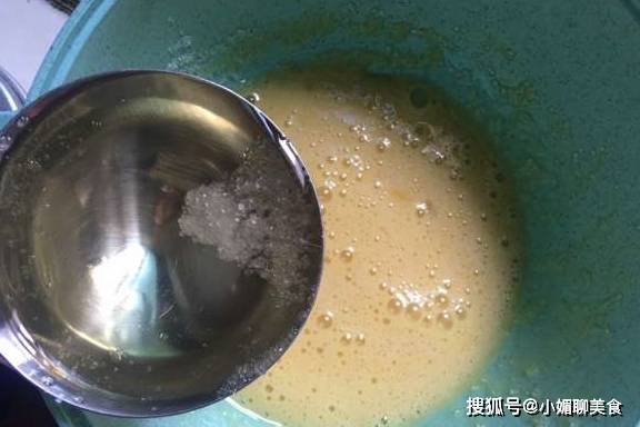 做法|自制脆皮蛋糕，筷子搅一搅，不用发酵，不用烤箱，5分钟就能吃