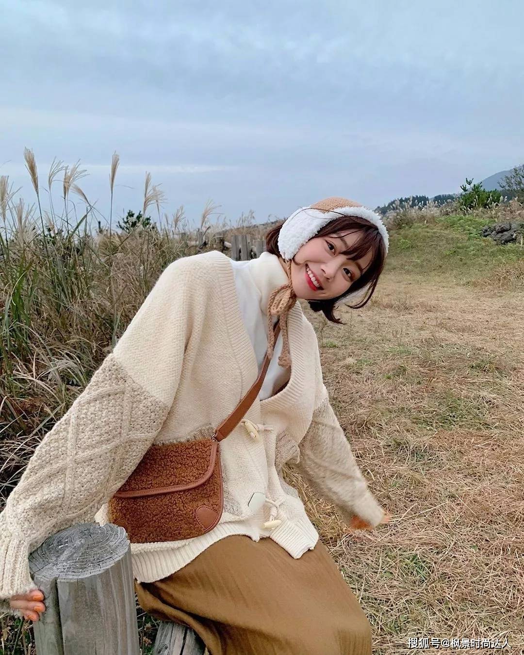 王道 奶茶色就是王道！穿上这个201最百搭配色，从头到脚怎么搭、怎么好看！