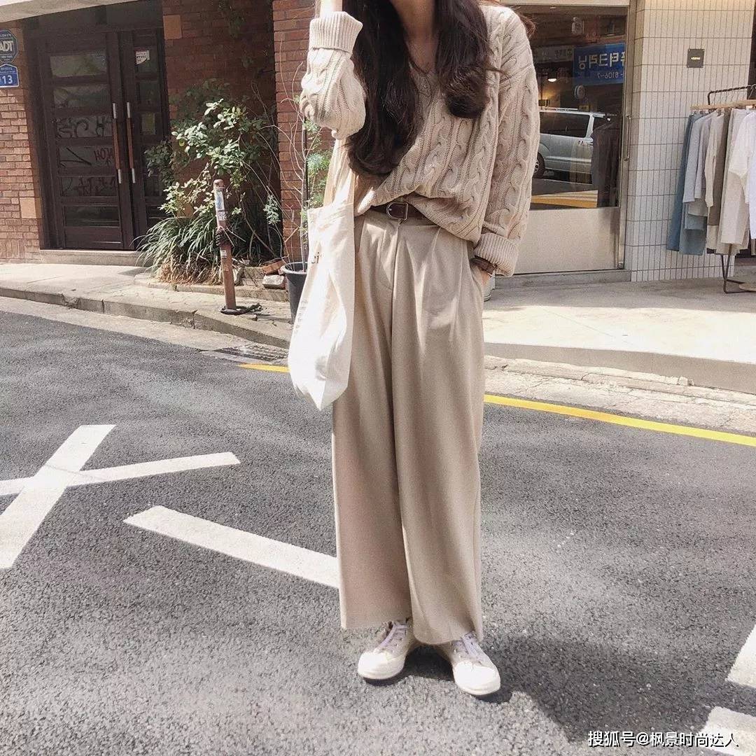 王道 奶茶色就是王道！穿上这个201最百搭配色，从头到脚怎么搭、怎么好看！