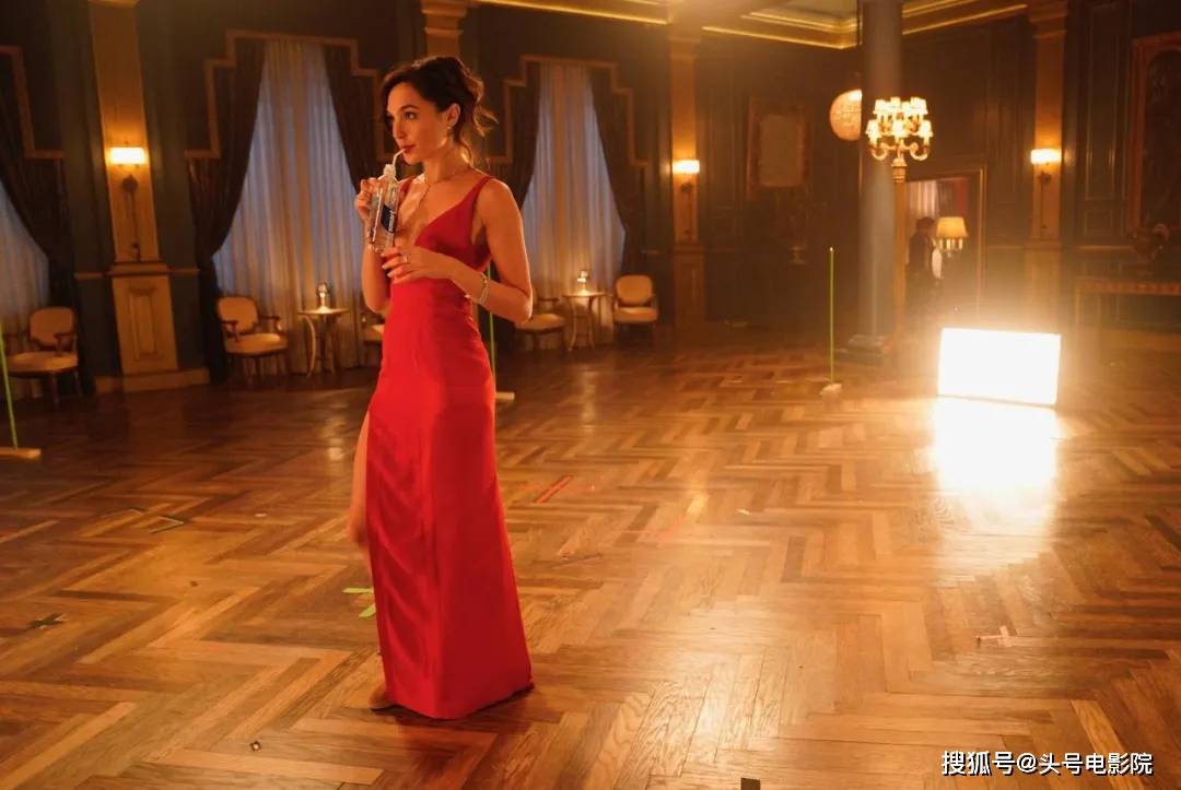 巨石|网飞最贵电影口碑扑了!投2亿美元,死侍+神奇女侠+黑亚当不管用