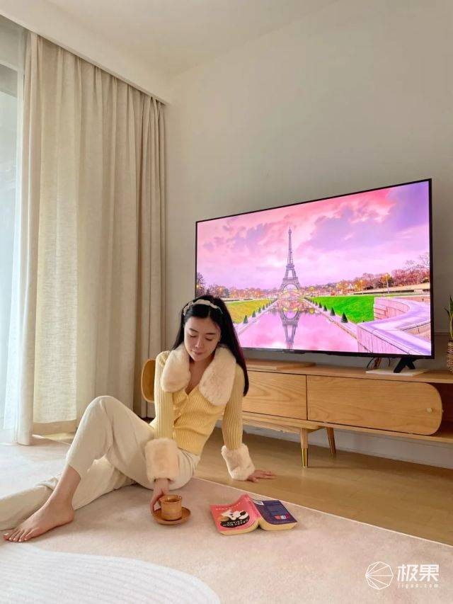 时尚博主的灵感之光！荣耀智慧屏X2：开机秒入画精致度满分