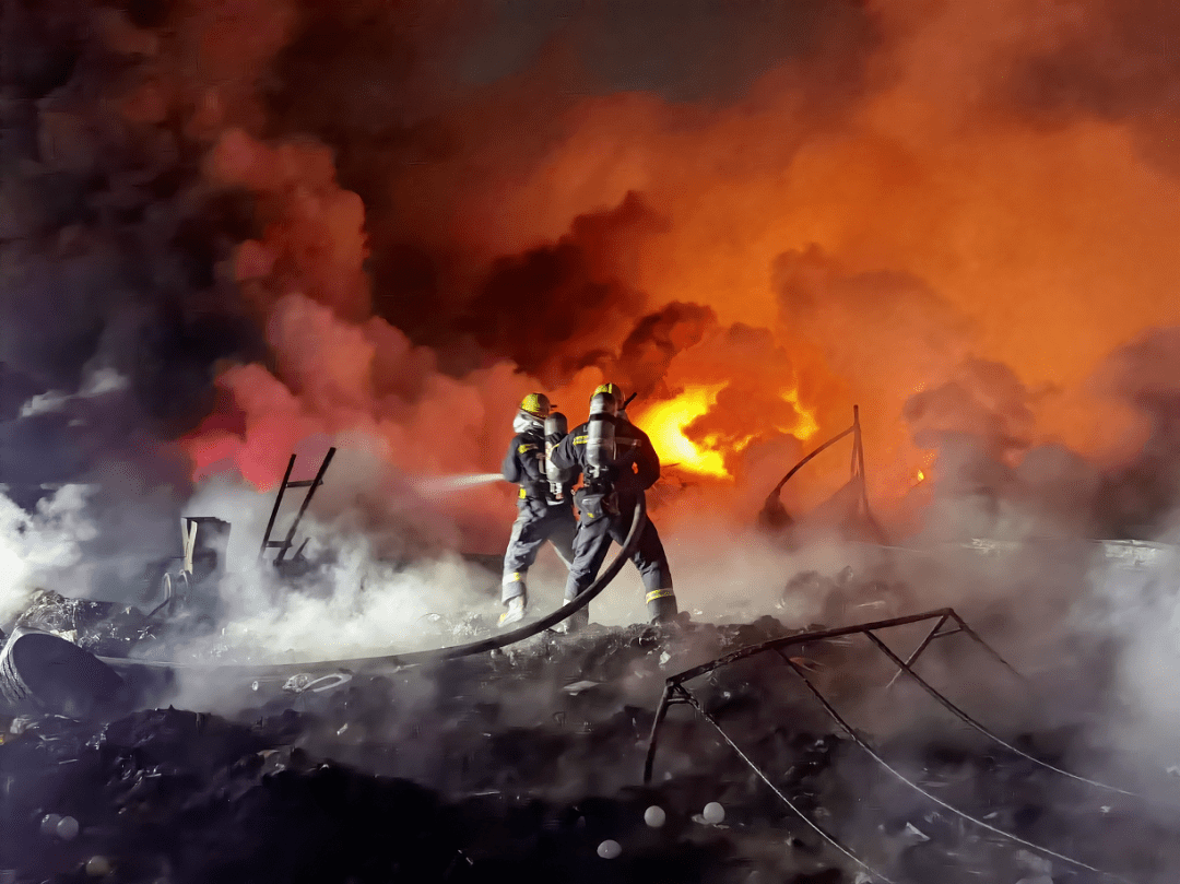 人民日报整版刊发徐锦庚报告文学:《生死救援》