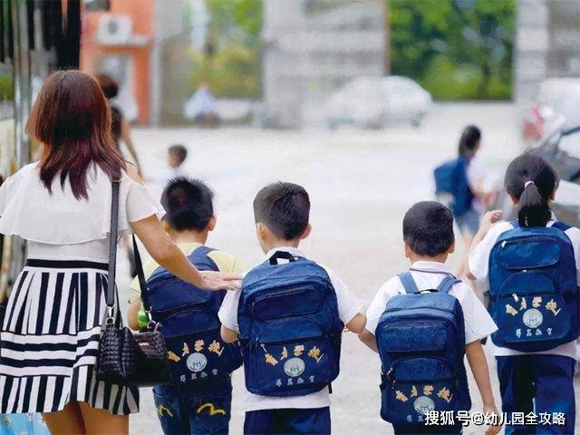 因为|转行的幼儿园教师都去哪里了？有人成功有人忧愁，还不如当老师