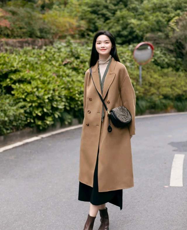 服装 不想成为别人眼中的“大妈”，穿对了很关键，可以试试裙装穿搭