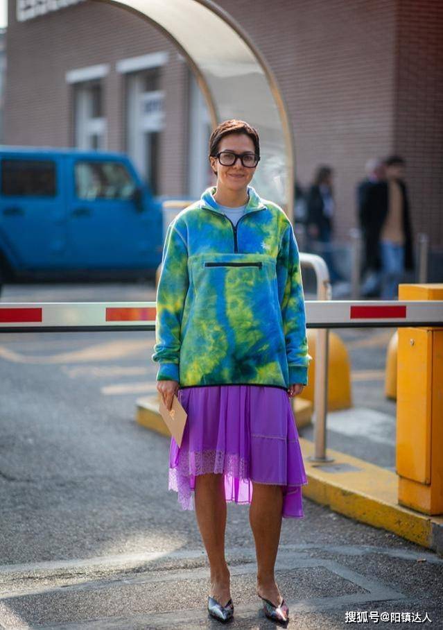 卫衣 时髦精都在穿的卫衣，你不妨尝试一下，你也可以走起潮流风