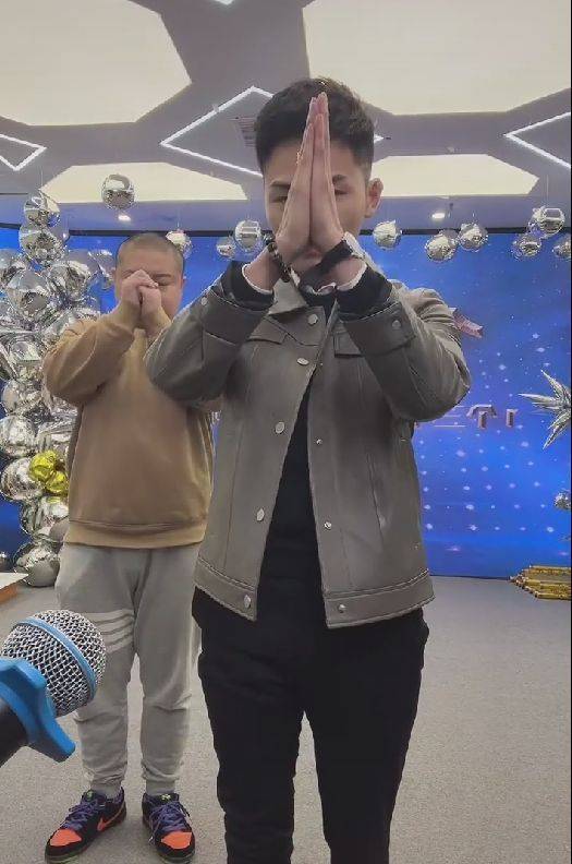 网红衣哥被封号?本人回应休息一段时间,不忘初心继续回馈粉丝_视频