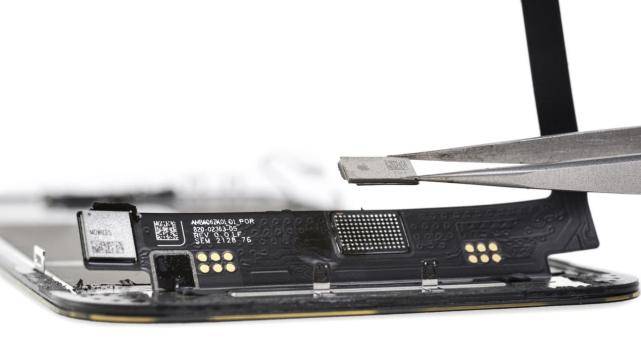 苹果认错！iPhone 13 维修不再「使绊子」！网友：省下几千块！