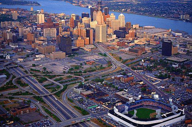 汽车旅馆|Rap神艾米纳姆出自底特律？带你从记录片的角度还原真实的底特律