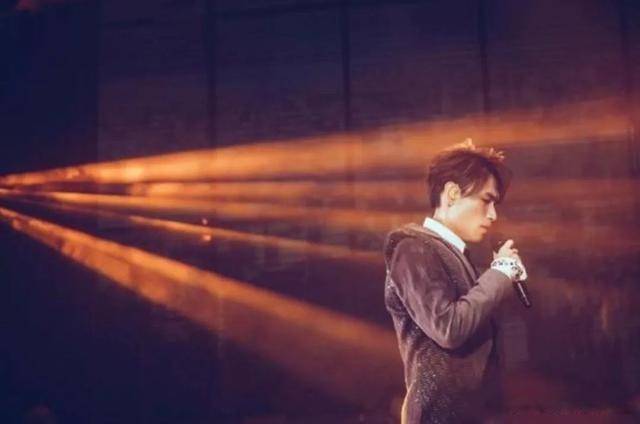 狂欢夜|精彩绝伦！天猫双11狂欢夜各路高手顶峰相见，网友直呼：太过瘾