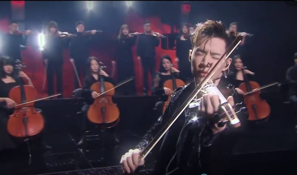 舞台|双11晚会“真唱”上热搜，千玺降调，张韶涵破音，张杰实力碾压