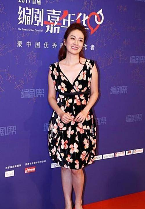 身材 叶璇穿搭“翻车”了，丰满身材还穿宽松裙，看着不高级，有点显老