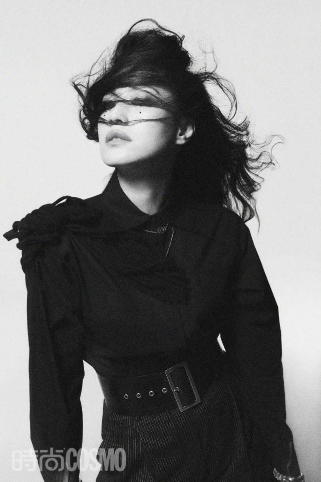 颜色 舒淇的硬照不会出错!时隔两年再穿Dior拍闭年刊,气场全开变女王