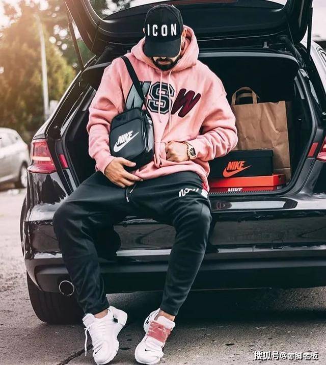 卫衣 男人过了40岁，只穿沉稳的风格？这4款单品让造型时髦减龄