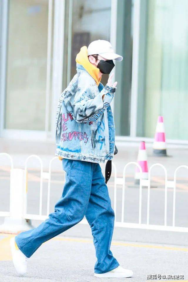卫衣 爱豆帅气复工造型,鹿晗打造嘻哈风,黄子韬穿皮裤展露完美身材
