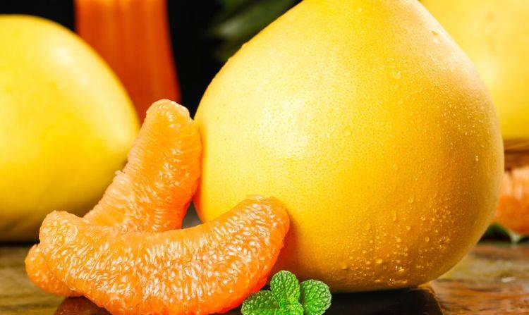 秋天多吃柚子 柚子全身是宝 学会皮和果肉这样做 好处多多 苦味