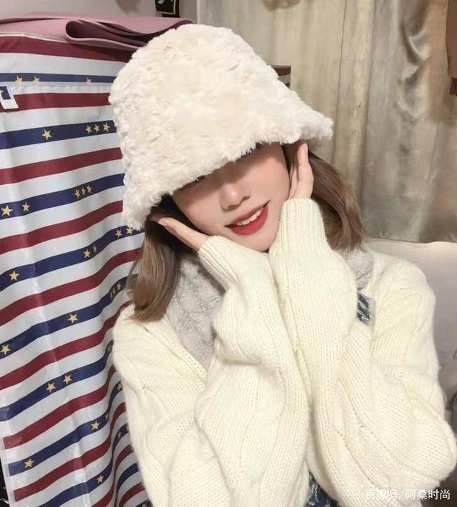 黑色 帽子、围脖如何搭配?3种时髦好用的技巧,一看就会