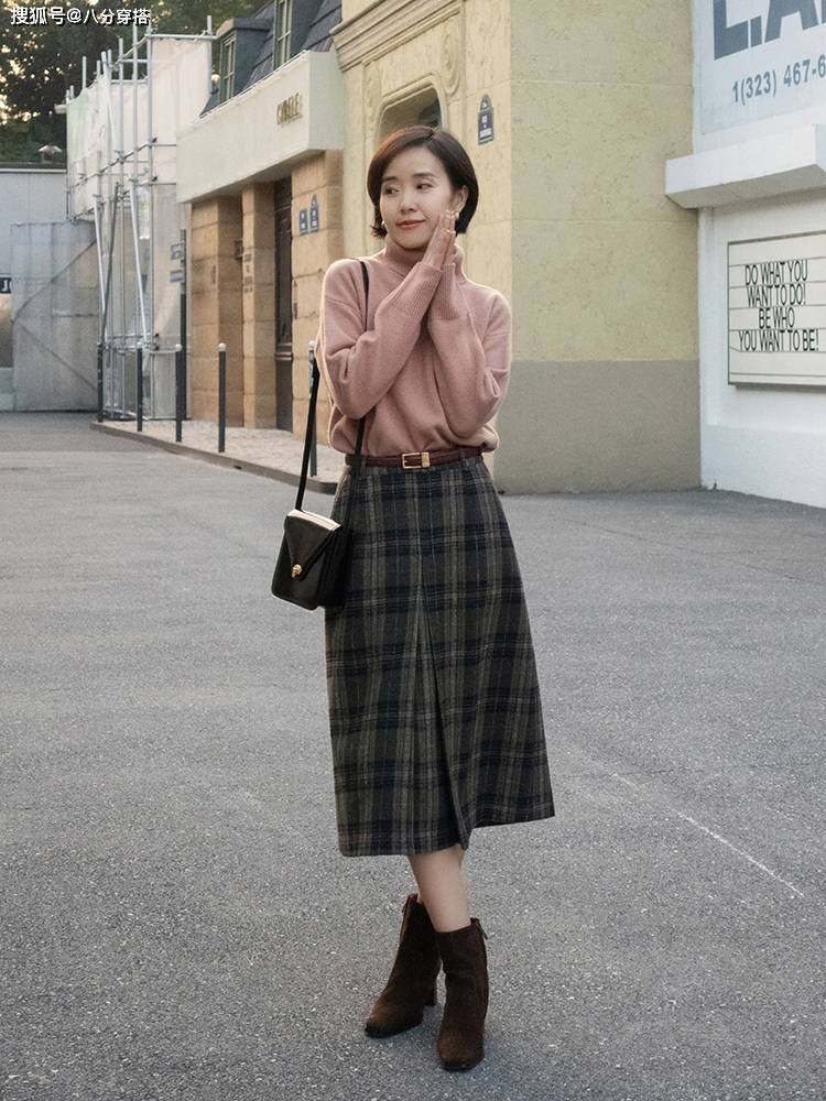 显得 30+女人怎么穿优雅又时髦？看看这些针织衫，温柔优雅又显气质