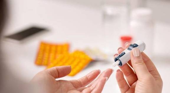 方法|最新血糖标准是什么？5个测血糖方法，扎手指不再疼