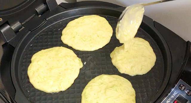 蔬菜|夏天，我家丝瓜从不炒着吃，加1勺面粉2个鸡蛋，出锅比肉还受欢迎