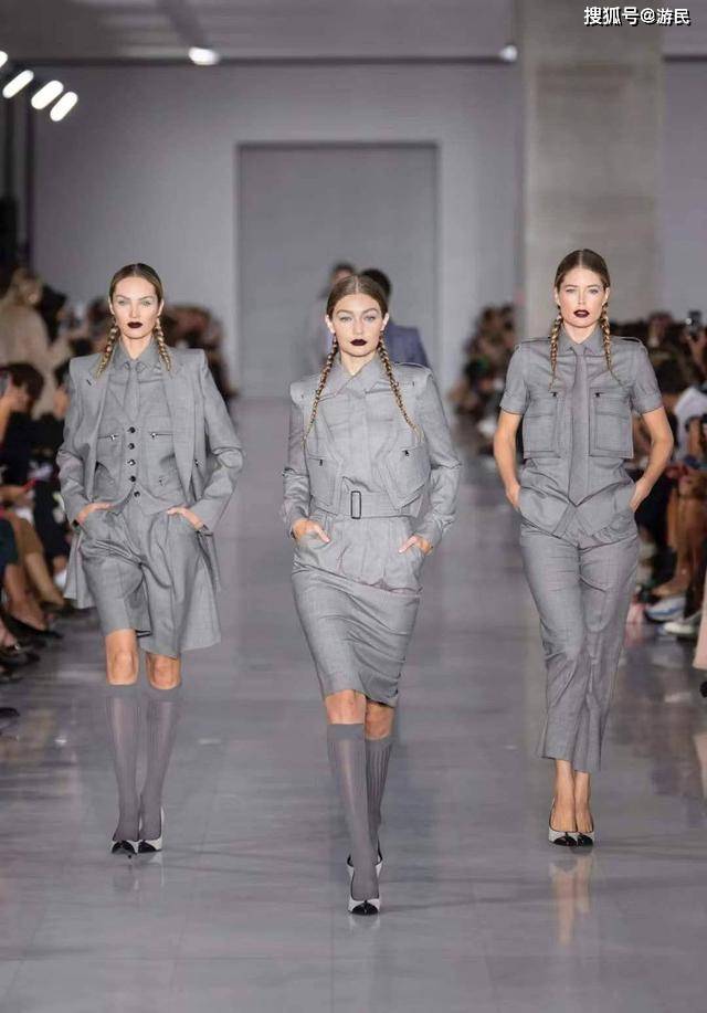 黄卫衣 趁着亮丽黄还没大火，赶紧跟着杨幂学起来，简单3招让你时尚满满