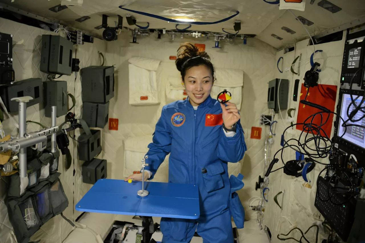 中國首位最美女航天員劉洋的別樣年華｜航天員故事 - 金蘿蔔_FANSWONG