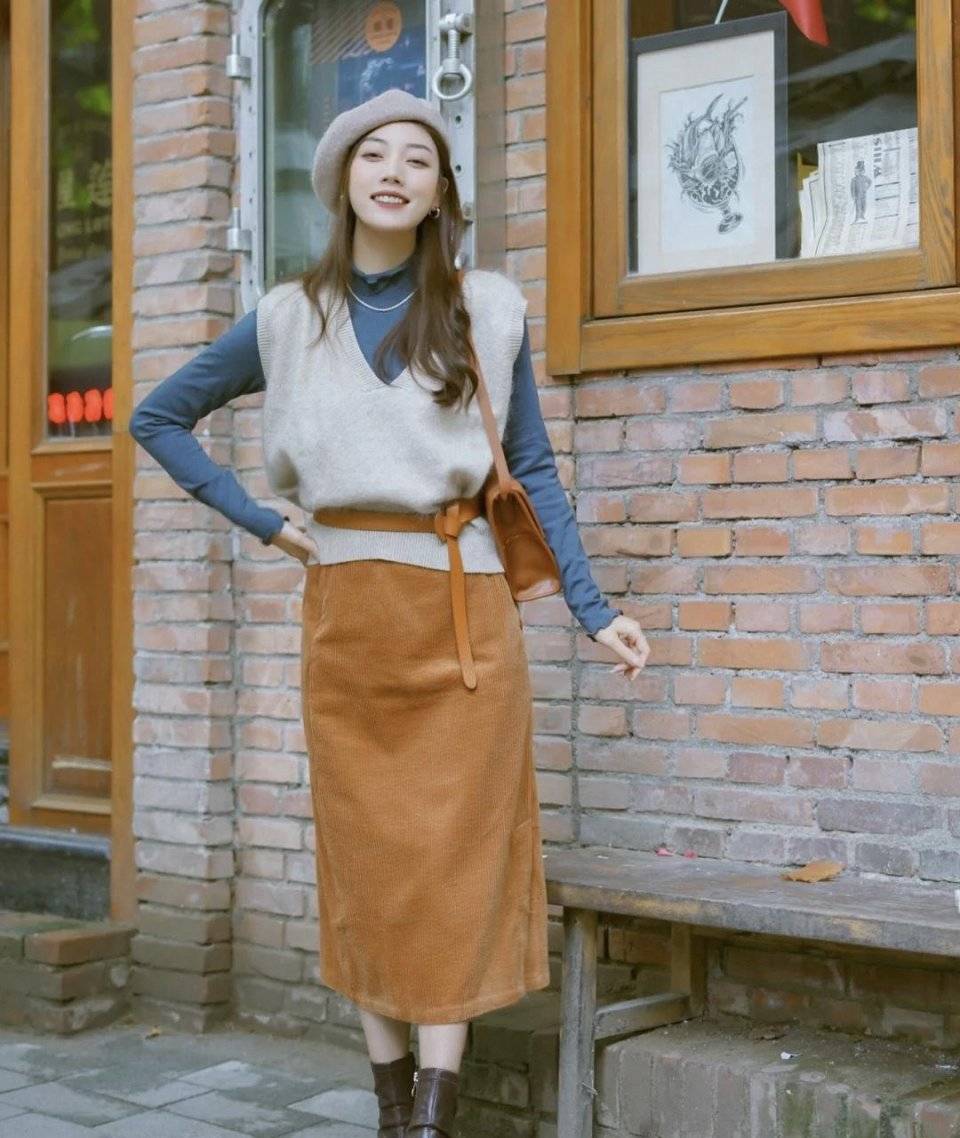 设计 秋冬，高级感穿搭指南，针织衫搭配半身裙，温柔知性更具女人味