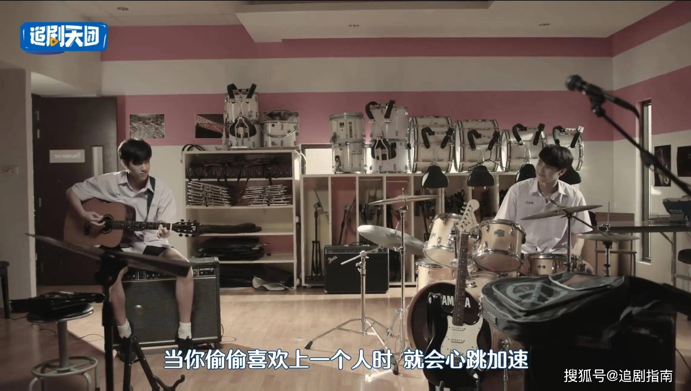 心窝子|泰剧《两小无拆》:校霸和学霸两个幼稚鬼的甜蜜爱情,太好磕了