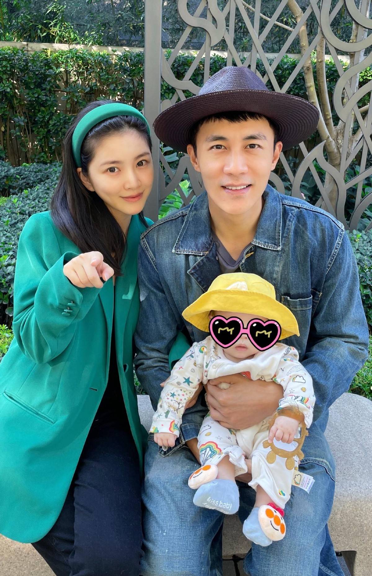 头巾 “辣妈圈”再添新人，杜淳妻子韩系打扮街拍，裹着头巾比明星还潮？