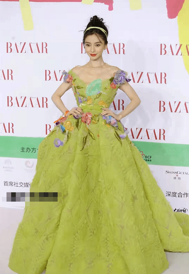 高定 芭莎红毯竞争激烈！宋茜把自己穿成美人鱼，杨幂baby靠高定抢风头