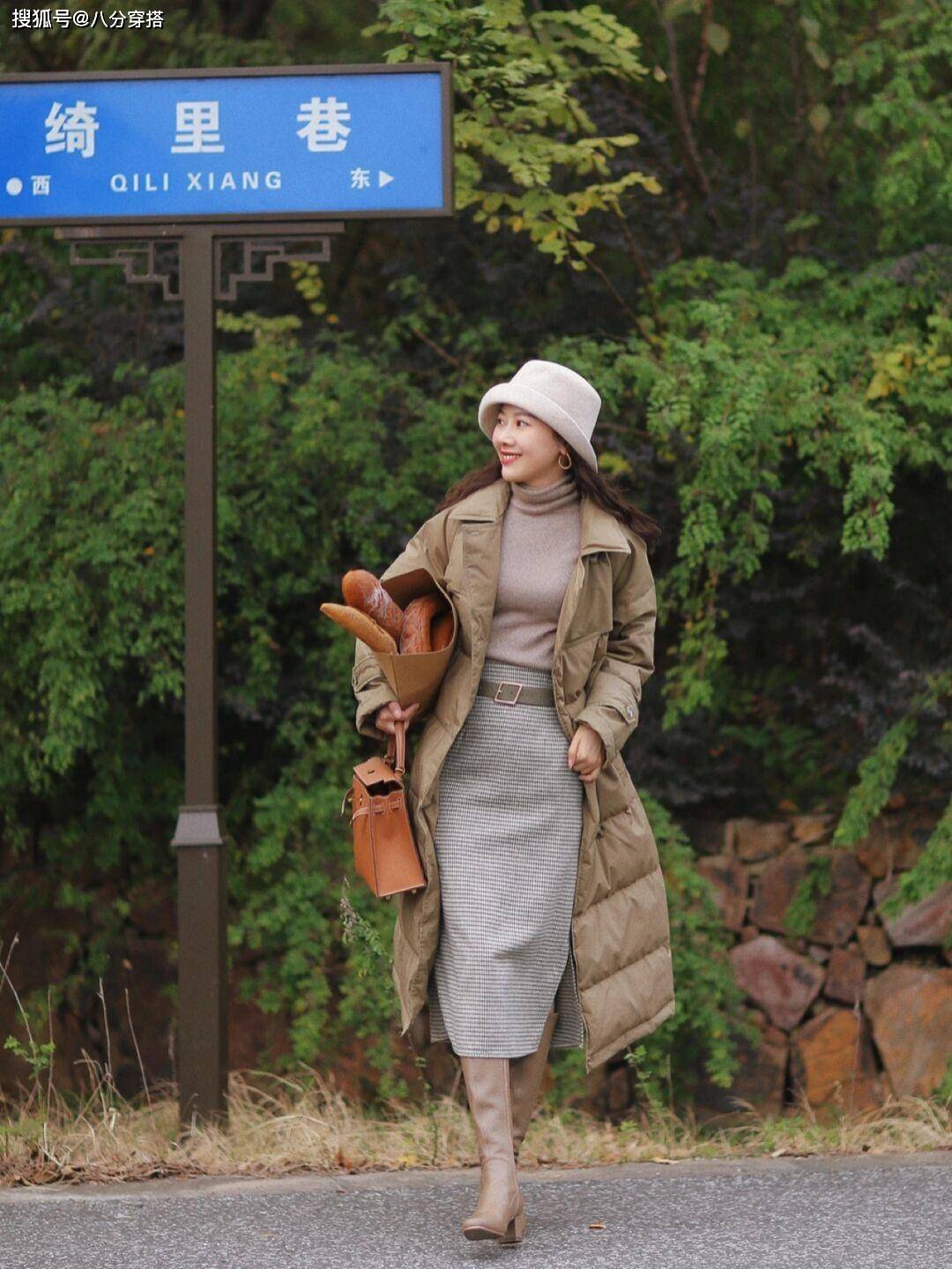 黑色 “羽绒服”颜色别乱选，这几种颜色简约又高级，百搭不挑人