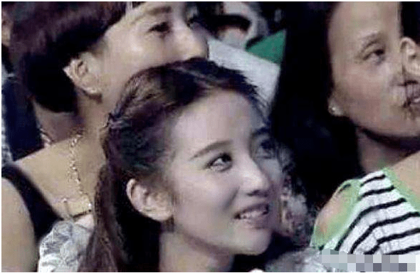 非诚勿扰美女排行榜_她是非诚勿扰最美女观众,因被镜头扫到爆红,后进娱乐圈当演员