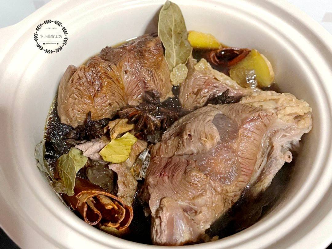 讲究,就拿香料来说,很多朋友不懂得区分,不管炖什么肉都加那几种香料